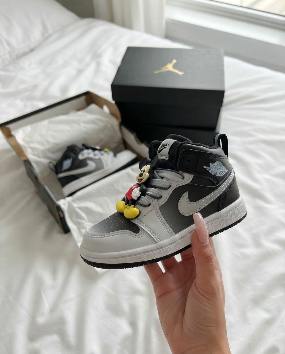 Tenis Retro 1 Gris Mickey